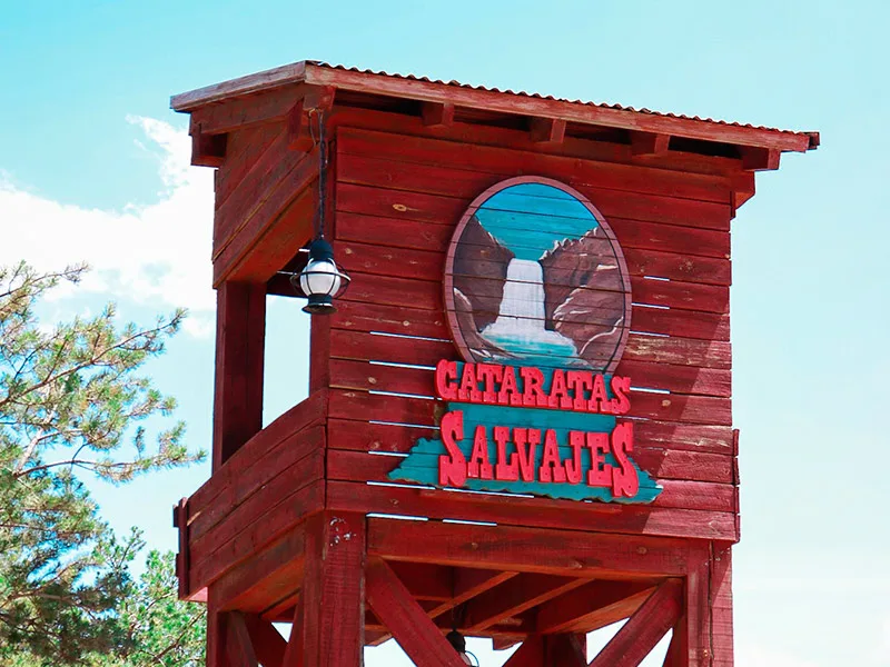 Cataratas Salvajes — Parque Warner Madrid