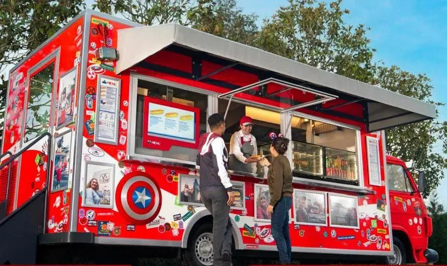 FAN-tastic Food Truck — Disney Adventure World