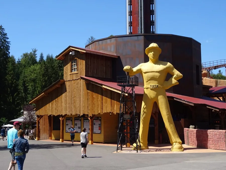 Golden Driller — Fraispertuis City