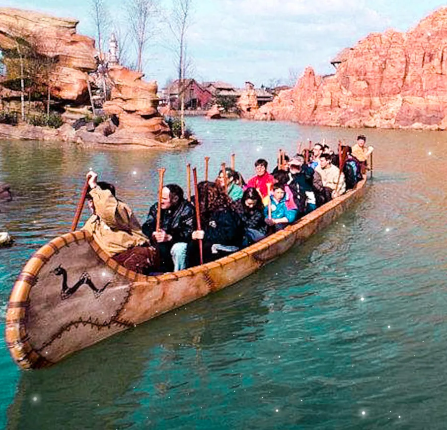 Indian Canoes — Parc Disneyland