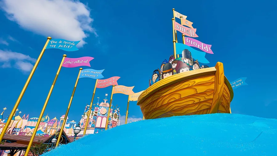 "it’s a small world" — Parc Disneyland