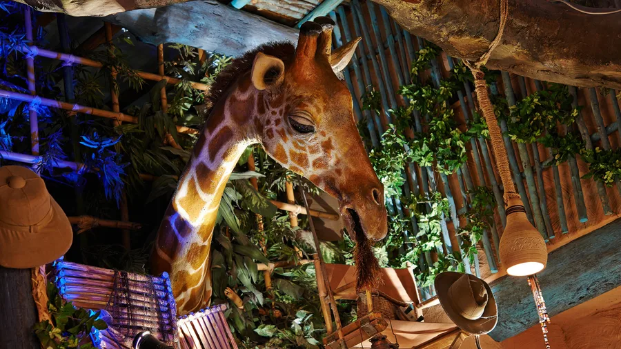 La Girafe Curieuse (Tout Pour le Safari) — Parc Disneyland