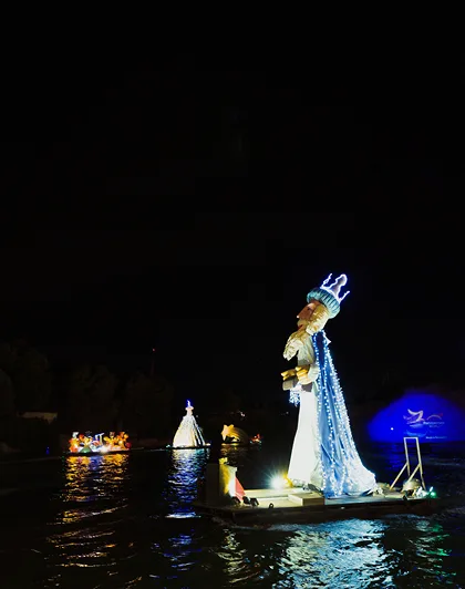 La llegada de los emisarios reales — PortAventura Park