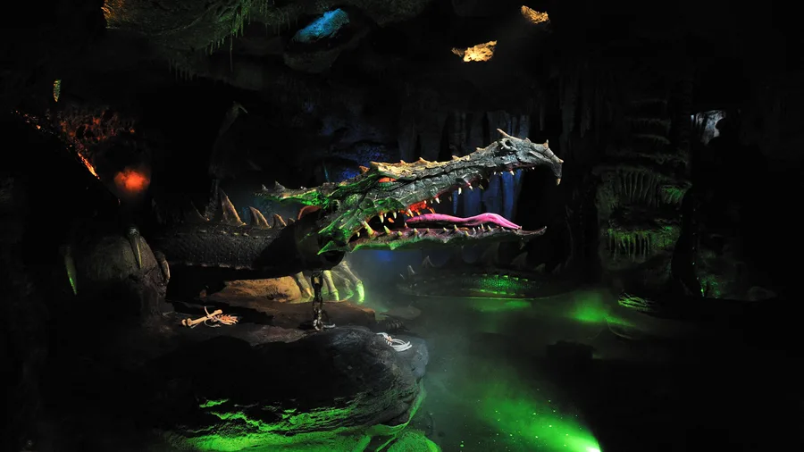 La Tanière du Dragon — Parc Disneyland