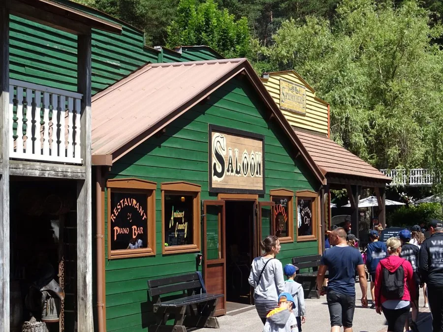 Le Saloon — Fraispertuis City