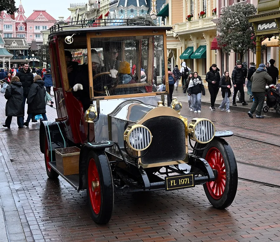 Main Street Vehicles — Parc Disneyland
