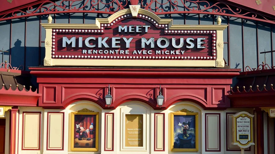 Meet Mickey Mouse - Rencontre avec Mickey — Parc Disneyland