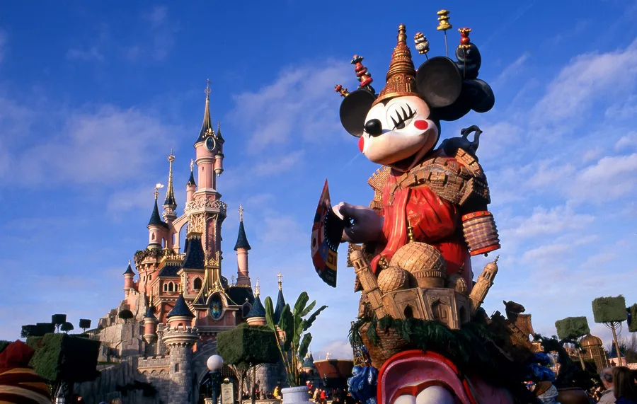 Parade Disney ImagiNations — Parc Disneyland