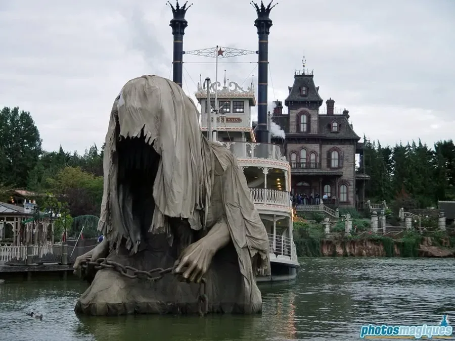 Phantom Cruise Line — Parc Disneyland