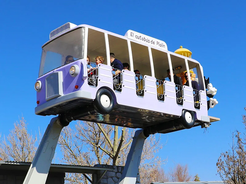 Piolín y Silvestre Paseo en Autobús — Parque Warner Madrid