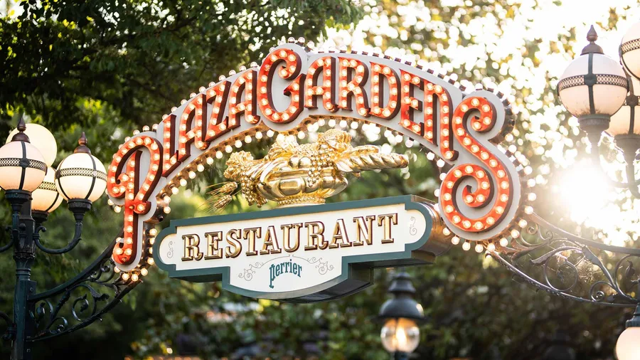 Plaza Gardens Restaurant — Parc Disneyland
