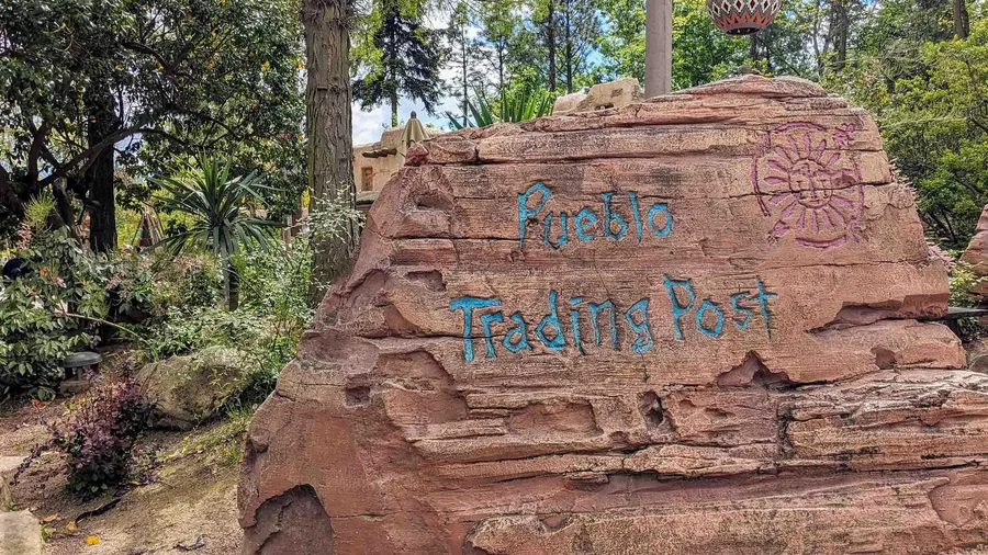 Pueblo Trading Post — Parc Disneyland