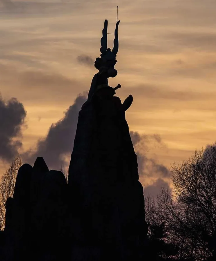 Astérix sur son rocher (sunset) — Parc Astérix