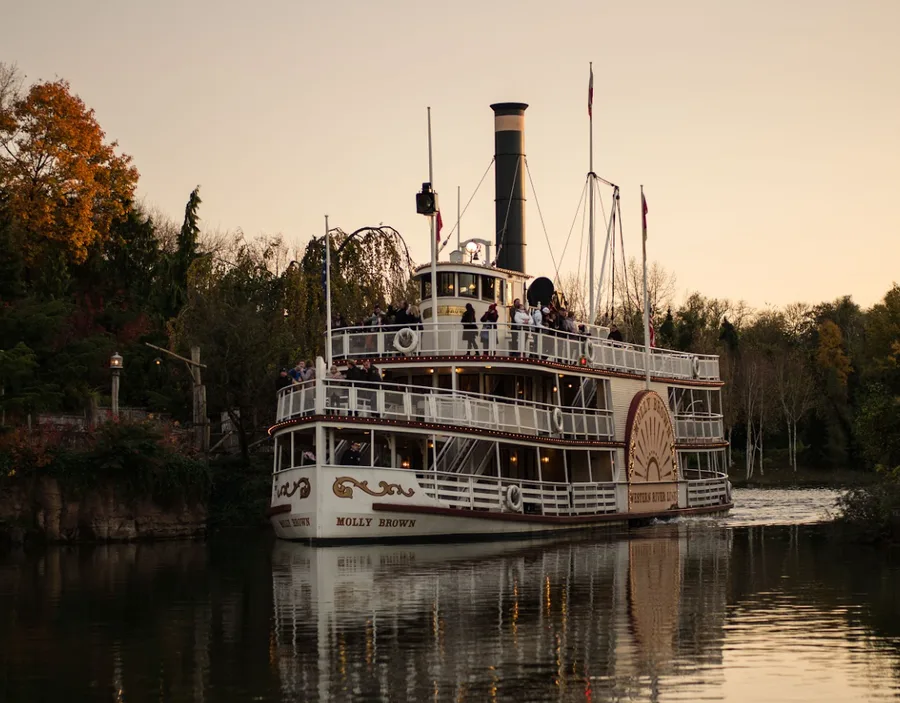 Thunder Mesa Riverboat Landing — Parc Disneyland